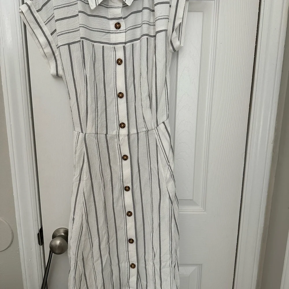 Striped Button-Down Dress - Picture 5 of 7
